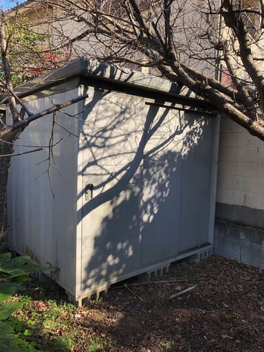 イナバ物置BMW-40   間口222cm x 奥行178cm x 高さ206cm