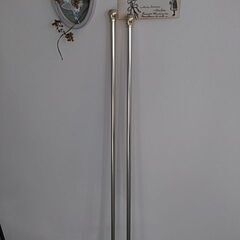 おしゃれなゴールド色の突っ張り棒