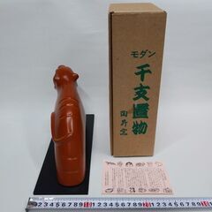 常滑焼　干支置物　虎　箱・台座付きの画像