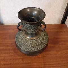 青銅の花瓶です。の画像