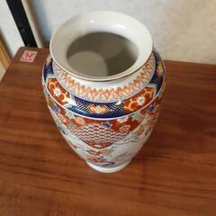 九谷焼の花瓶です。の画像