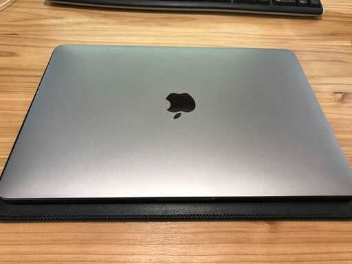 ほぼ未使用　MacBook Pro touchbar 保証加入