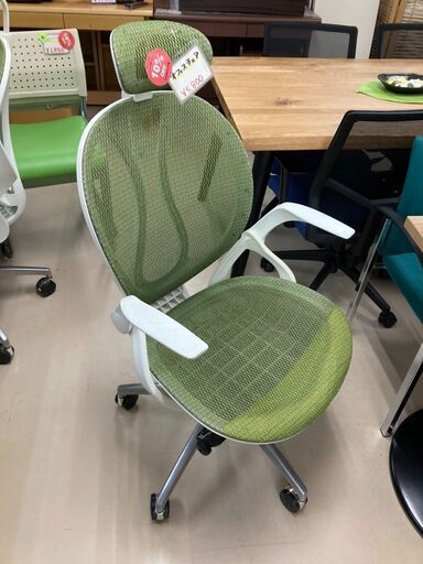 オフィスチェア　ヘッドレスト付き
