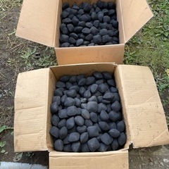 豆炭　10キロのりんごの段ボールに約2箱