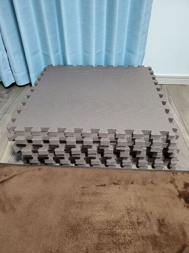 （取引中）ジョイントマット 60cm✕60cm✕2cm(8枚)