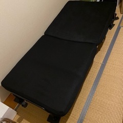 折りたたみ式ベッド　リクライニング付