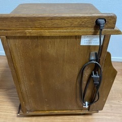 【商談成立】ベッドサイドテーブル　キャスター付き　コンセント口ありの画像