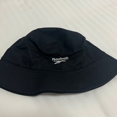 Reebokバケットハット