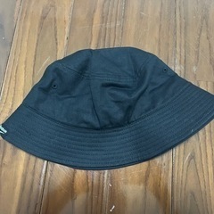 Reebokバケットハットの画像