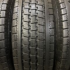 TOYO DELVEX 934 215/70R15 107/105L LT 15インチ スタッドレス 4本 2017年製 バリ溝　(MTG176)クレジットカード QRコード決済可能の画像