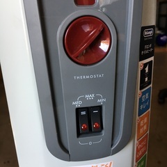 デロンギ　オイルヒーター　H770812EFSN-GYの画像