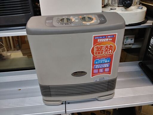格安中古電気ストーブ　高級電気ファンヒーターSANYO製　ＲＧ－ＣＦ２０１蓄熱セラミック点火　２２００ｗ・約６畳、サイズ約w42d28h46cm　50/60hz可、1350w　使用感極少・レンタル短期使用品。  　エアコン並みの商品に付き、コンセントは専用又は１か所のみでご使用ください。　この品もほぼ使用しておりませんから、年式に比し又一般のリサイクル中古品に比し綺麗で、長期間ご使用いただけます。