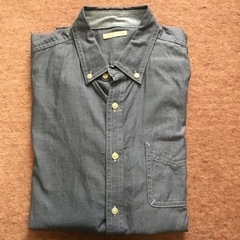 メンズシャツ差し上げます。