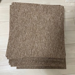 タイルカーペット（ブラウン）1枚50㎝×50㎝