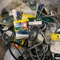 ソケット、コード、電球