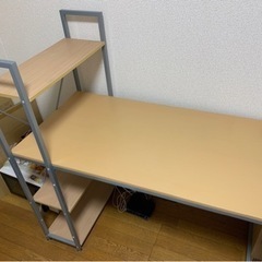 パソコンデスクを差し上げます