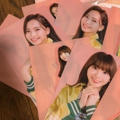 NiziU 1番くじ ローソン テッシュカバー、マコ、マユカ、ミイヒ、リオクリアファイル、ニナ、キーホルダー、リオ、フォトコレクションの画像