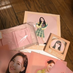 NiziU 1番くじ ローソン テッシュカバー、マコ、マユカ、ミイヒ、リオクリアファイル、ニナ、キーホルダー、リオ、フォトコレクションの画像