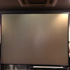 大型100インチ　プロジェクタースクリーンの画像