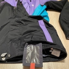 VOLCOMスノーボードジャケット　Sサイズの画像