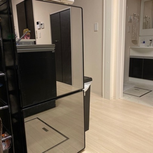 ミラーガラス　お洒落な冷蔵庫　一年半使用　比較的綺麗