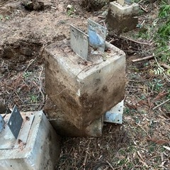 ブロック基礎¥1,000円/1個　金具付　重さ約165kg （10個迄標準配送費込み）の画像
