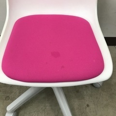 取引場所　南観音　K 2112-173 回転チェア　事務イス　オフィスチェア　白×ピンクの画像
