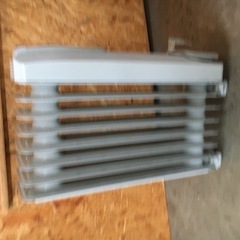 【商談中】デロンギ　オイルヒーター　KHD410812-LG　８～１０畳のお部屋に　ECO運転モード搭載の画像