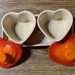 ル・クルーゼ ココット ハート  2個セット＆プレート/未使用の画像