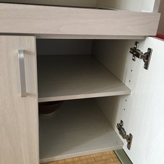 取りに来れる方限定　食器棚の画像