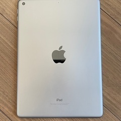 Apple iPad6（第6世代）32GB Wi-Fiモデル 専用ケース付きの画像