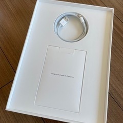 Apple iPad6（第6世代）32GB Wi-Fiモデル 専用ケース付きの画像