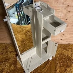 ● スタンドミラー、ドレッサー、電源付きの画像