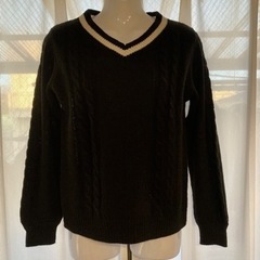 189.しまむら× THE EMPORIUMコラボ　黒の長袖ニット⭐︎