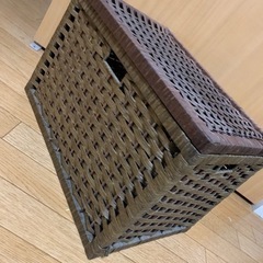 藤のボックスの画像