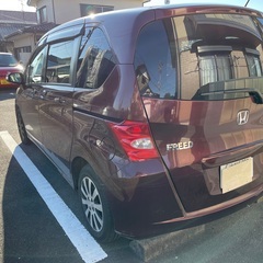 ホンダフリード赤の画像