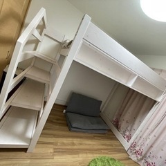 【急募】LOWYA セミダブルロフトベッド　ディスプレイ棚付の画像