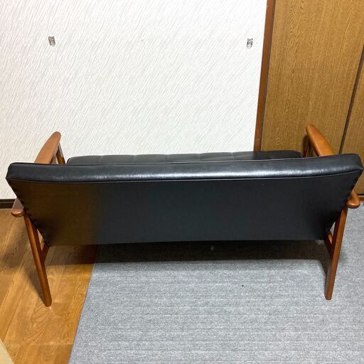 極美品 カリモク60 Ｋチェア 2シーター ブラック レザー Karimoku60 ソファ 2人掛け