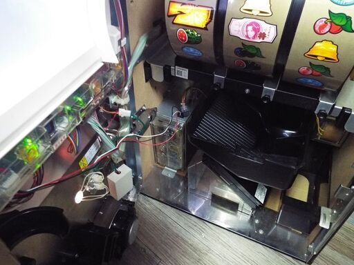 動作良好 SAMMY サミー パチスロ実機 北斗の拳2 乱世覇王伝 天覇の章 コイン不要 設定キー、ドアキー付き スロット台