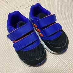 adidas ベビースニーカー　12cm