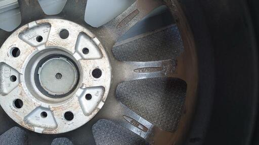 美品　スタッドレスタイヤセット　215/60R16