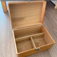 美品⭐︎木製　救急箱の画像