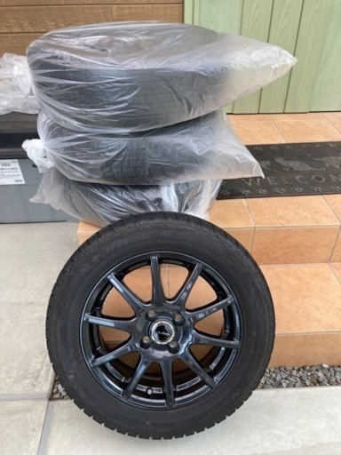 スタッドレスタイヤ　ホイル付き