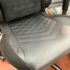 Noblechairs ゲーミングチェアの画像