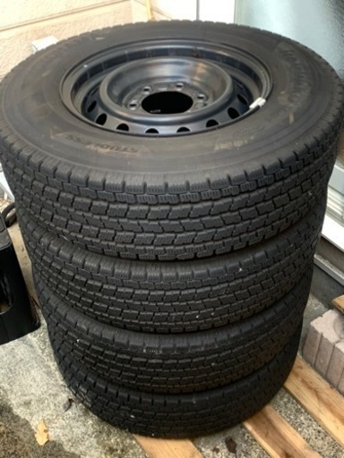 ハイエース　スタッドレスタイヤ