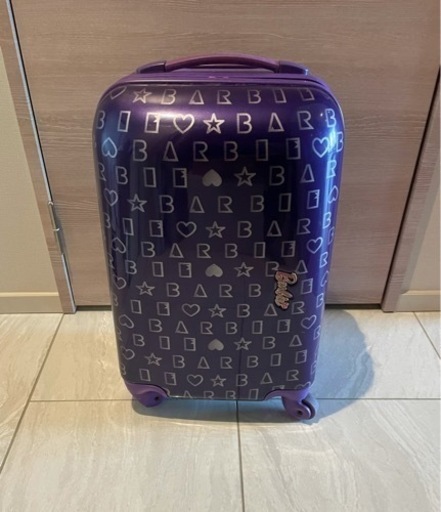 【受付終了】　スーツケース キャリーケース ハードキャリー 4輪　バービー Barbie (30L) 【ベティ】　パープル