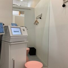 就職お祝金３万。6時閉店でプライベートも充実。2021年9月に全面リニューアルでまっさらなお店で働きませんか？の画像