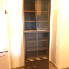 スリム食器棚の画像