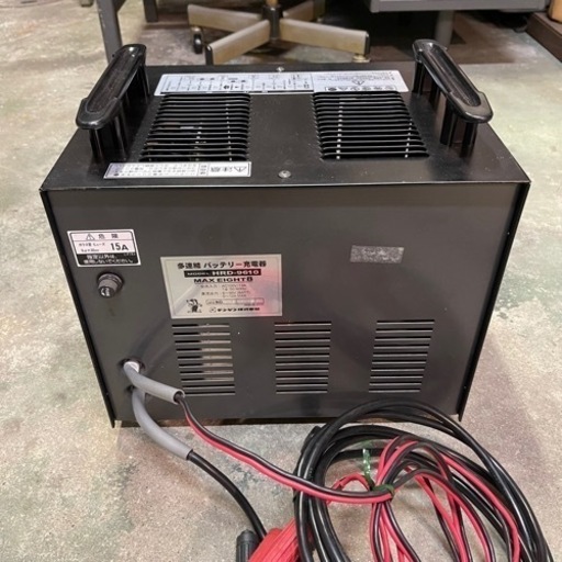 車バッテリーチャージャー　充電器　美品