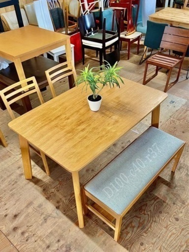 ダイニングテーブル　椅子付き